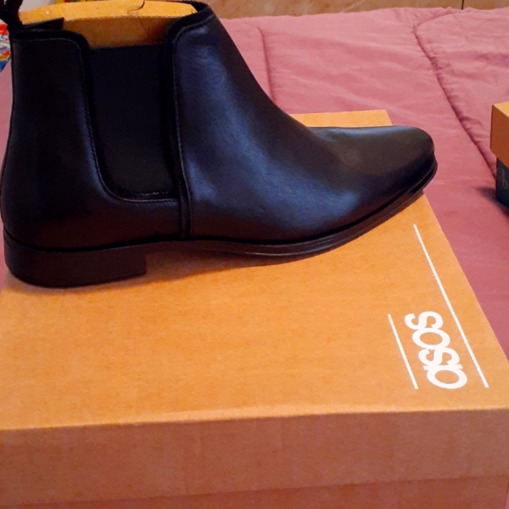 Brand new Asos Men's Black leather booties size 9